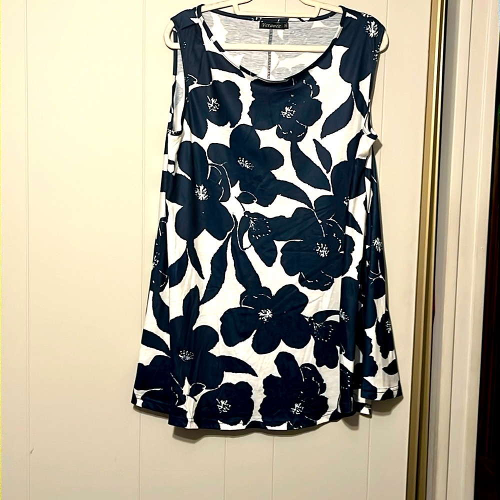 NWOT Veranee Tank